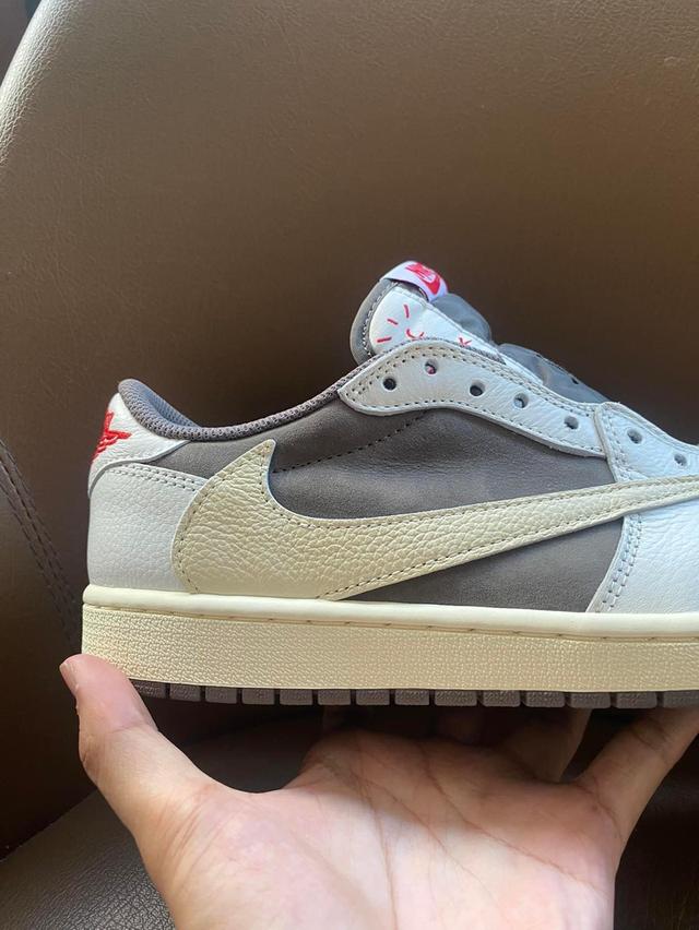 AJ1 low x Travis (เทียบแท้) มือ 2 3