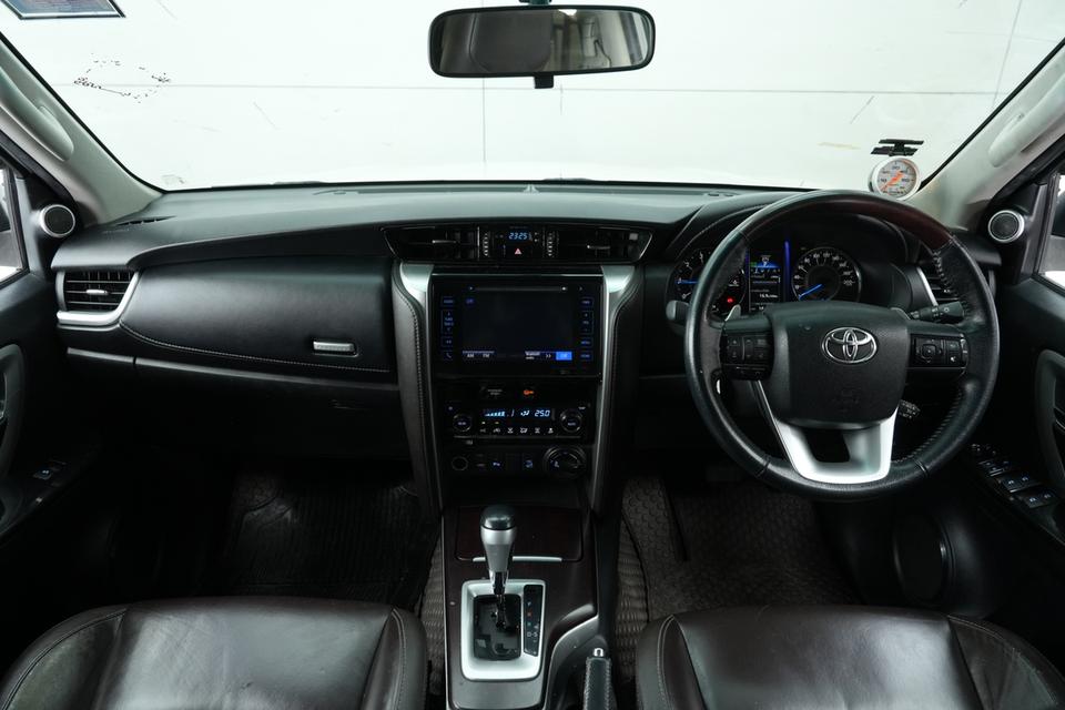 2018 TOYOTA FORTUNER 2.4 V 4WD SUV สีขาว ไมล์ 181334 กม. 11
