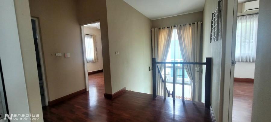 69030160 : ขายบ้านเดี่ยว 2 ชั้น หลังมุม สไตล์โมเดิร์น 4 ห้องนอน พร้อมเรือนรับรอง บนที่ดินขนาด 91.9 ตร.ว. หมู่บ้านวรารมย์ พรีเมี่ยม วัชรพล-จตุโชติ กรุ 17