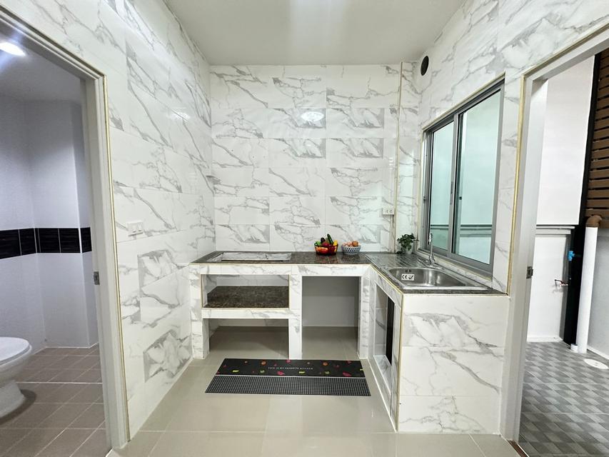 เต็มสิริพรีว่า ประชาสำราญ 11