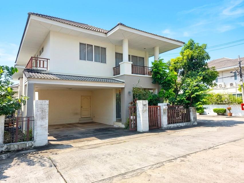 ธัญรดา วัชรพล เดินทางสบาย ใกล้รถไฟฟ้าสายสีเขียวและทางด่วนสุขาภิบาล 5 เข้าเมืองไว ดีลสุดคุ้ม 4.39 ลบ. ฟังก์ชันครบ 3 นอน 3 น้ำ จอดรถได้ 2 คัน 19