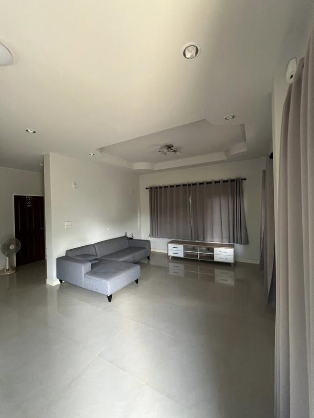 🏡✨ ให้เช่าบ้านเดี่ยวสองชั้น บ้านนอกโครงการ ทำเลใกล้เมือง ตั้งอยู่ในชุมชนคุณภาพ 🌿 ซอยเงียบสงบ เป็นส่วนตัว เหมาะสำหรับอยู่อาศัย 🏠💙 6