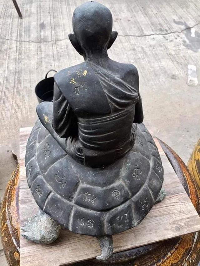 พระบูชาหลวงปู่หลิว หน้าตัก9นิ้ว วัดไร่แตงทอง วัสดุทองเหลือง 4