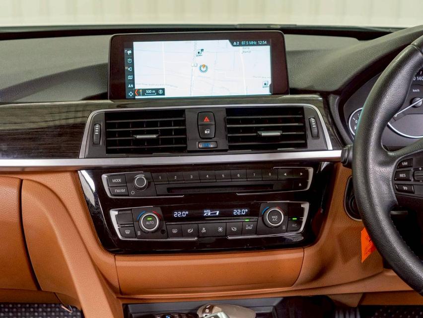 BMW 330e Luxury ปีจด 2017 10