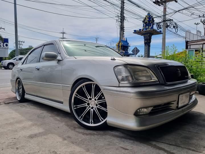 Toyota Crown สภาพดี 2