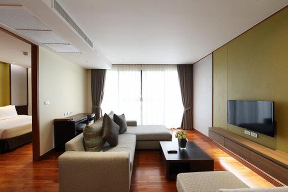 4 star hotel at Ratchada for rent, monthly rental for two bed room 96 sqm full service, rare price 5