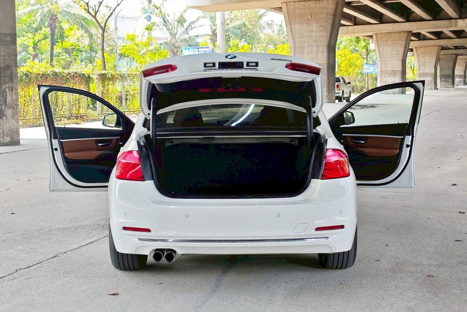 🚗 BMW 320i Luxury F30 AT ปี 2018 รูปที่ 10