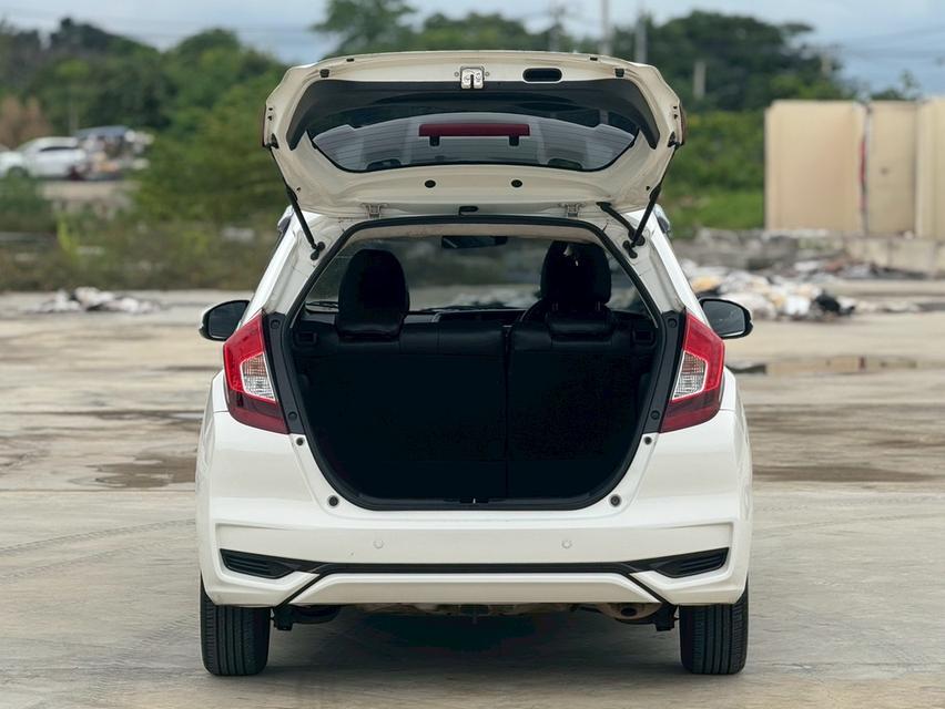 HONDA  JAZZ GK 1.5 S (MNC) Y2018 สีขาว ออโต้