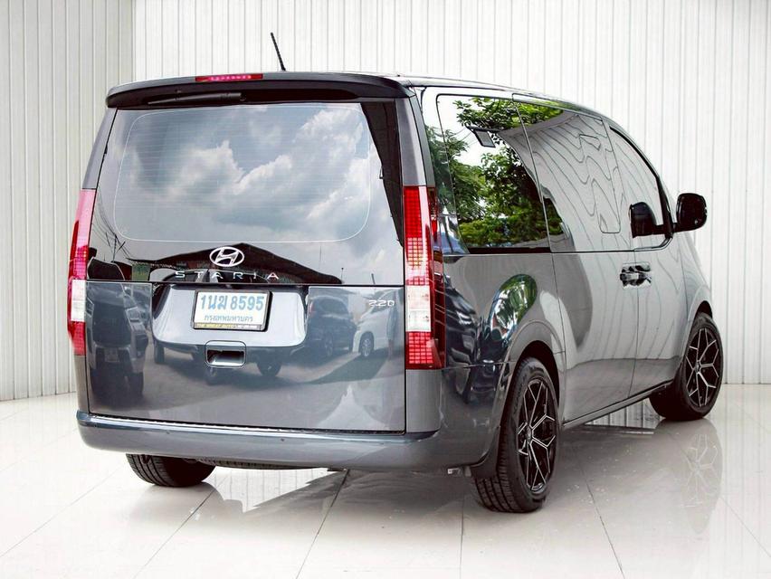 Hyundai Staria 2.2S ปี22 8