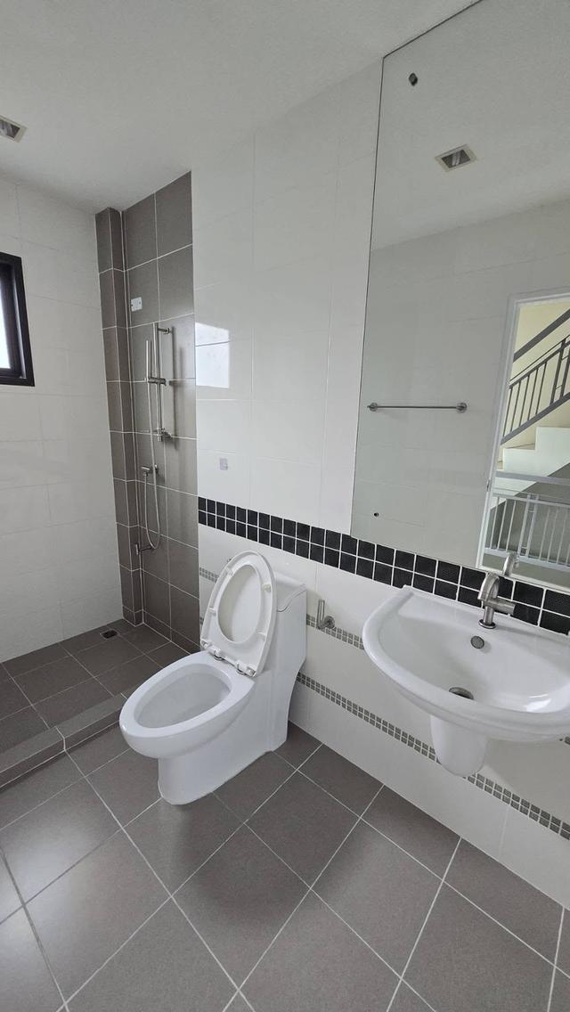 🏢✨ ให้เช่าด่วน! โฮมออฟฟิศ 3.5 ชั้น B Avenue วัชรพล 24,000 บาท (180 ตร.ม.) ฟรีค่าส่วนกลาง! ติดตลาดออเงิน, สำนักงานเขตสายไหม 🛣️ 9