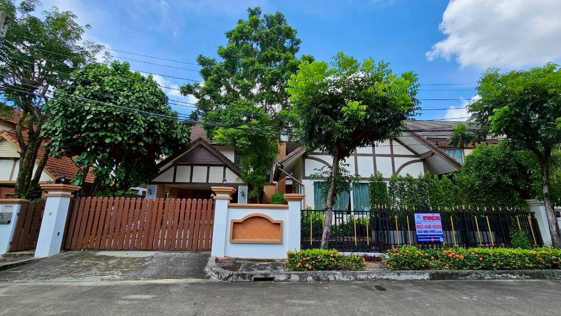 ขายด่วน ม.ลัดดารมย์ เอกมัย -รามอินทรา 141.2 ตรว. โครงการดี ทำเลดี ความปลอดภัยสูง ติดถนนเมน เข้าออกได้ 2 ทาง นวลจันทร์21/1