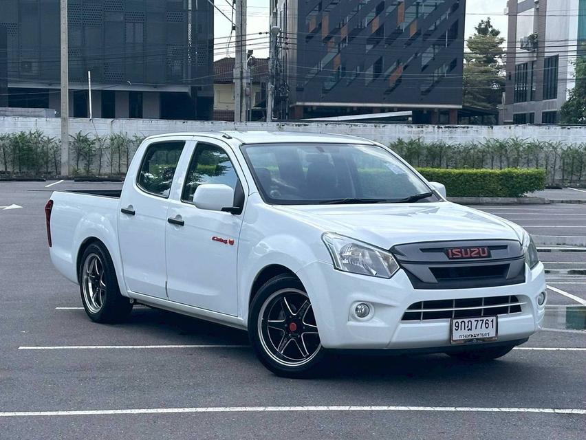 ISUZU D-MAX CAB-4 1.9 Ddi S เกียร์ M/T สีขาว ปี 2019