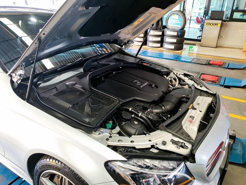 Mercedes-Benz C300 AMG topสุดในซีรีย์ พร้อมใช้ · Sedan · ขับไปแล้ว 140,000 กิโลเมตร รูปที่ 4