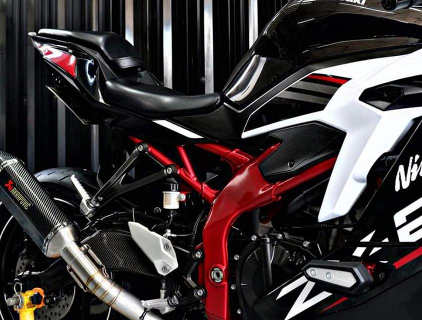 ขาย Kawasaki Ninja ZX-25R สีขาว 2