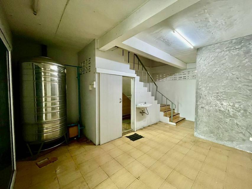 ให้เช่า อาคารพาณิชย์ 3.5 ชั้น 16 ตรว. ถ.ประชาอุทิศ 60-1 ใกล้โรงเรียนอิสลามวิทยาลัย 4