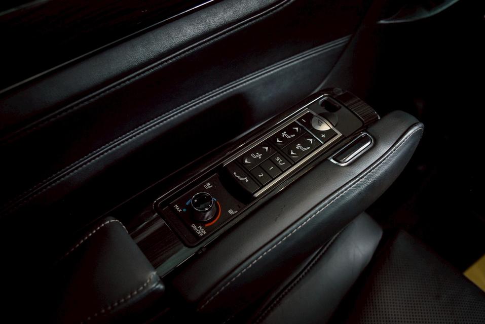 รหัสรถ CBL1354 Lexus LM300h 2.5 Executive 7 Seater AT 2021 18
