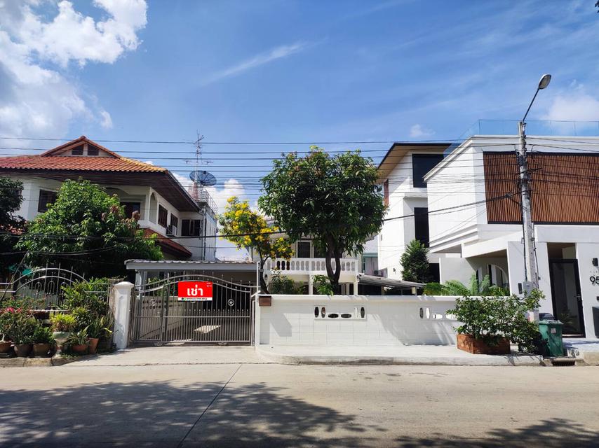 บ้านเดี่ยวสร้างเองให้เช่า ใกล้ Mega บางนา 600 เมตร  1