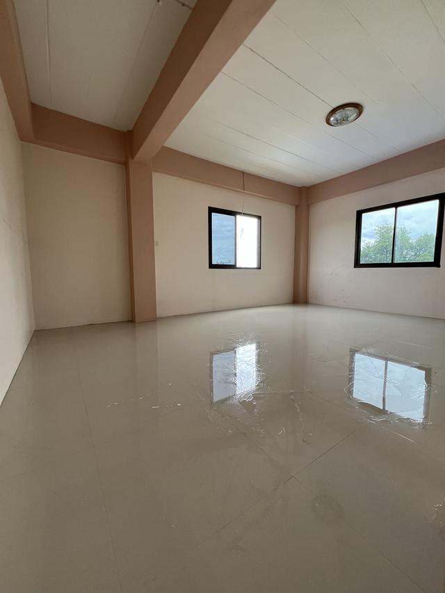 อาคารพาณิช์ 3 ชั้นครึ่ง ทำเลค้าขาย 12