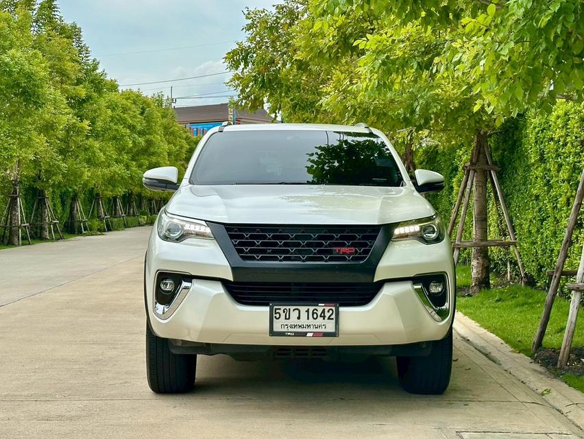 Toyota Fortuner 2.4 Top Sigma4 ดีเซล 4WD Auto ปี 2018 สีขาว เจ้าของดูแลอย่างดี สภาพป้ายแดง 7