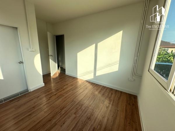 ทาวน์เฮาส์รีโนเวทใหม่ทั้งหลัง พร้อมดาดฟ้า ย่านปทุมธานี 2