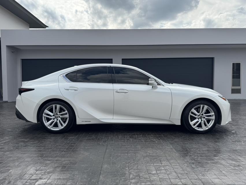 LEXUS IS 300h LUXURY ประกันชั้น 1 เจ้าของขายเอง สภาพป้ายแดง รูปที่ 7