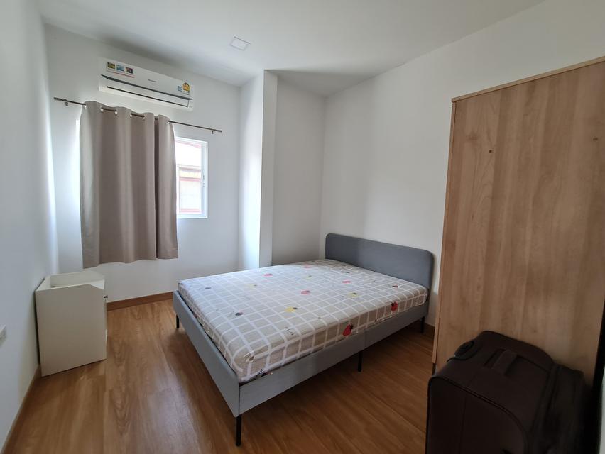 ขายด่วน (จะย้ายไปต่างประเทศ) บ้านสวยพร้อมอยู่ 60 ตรว. Minimal Style by Renos หมู่บ้านเสรี-รามคำแหง-พระราม 9 (Seri Village Ramkhamhaeng-Rama9 ) 3