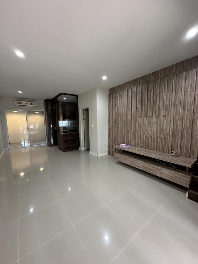 ขายทาว์นโฮม 3 ชั้น พร้อมอยู่ บิ้วอินทั้งหลัง  ทำเลดีมาก ใกล้รถไฟฟ้าสีชมพู สถานีบางชัน 3