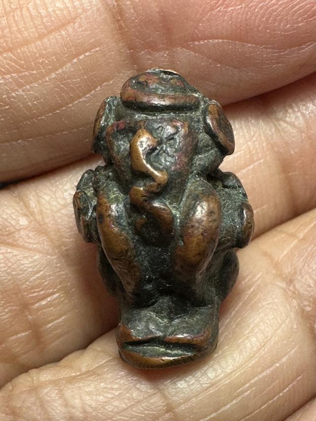 พระปิดตาสายใต้ เนื้อทองแดงเถื่อน