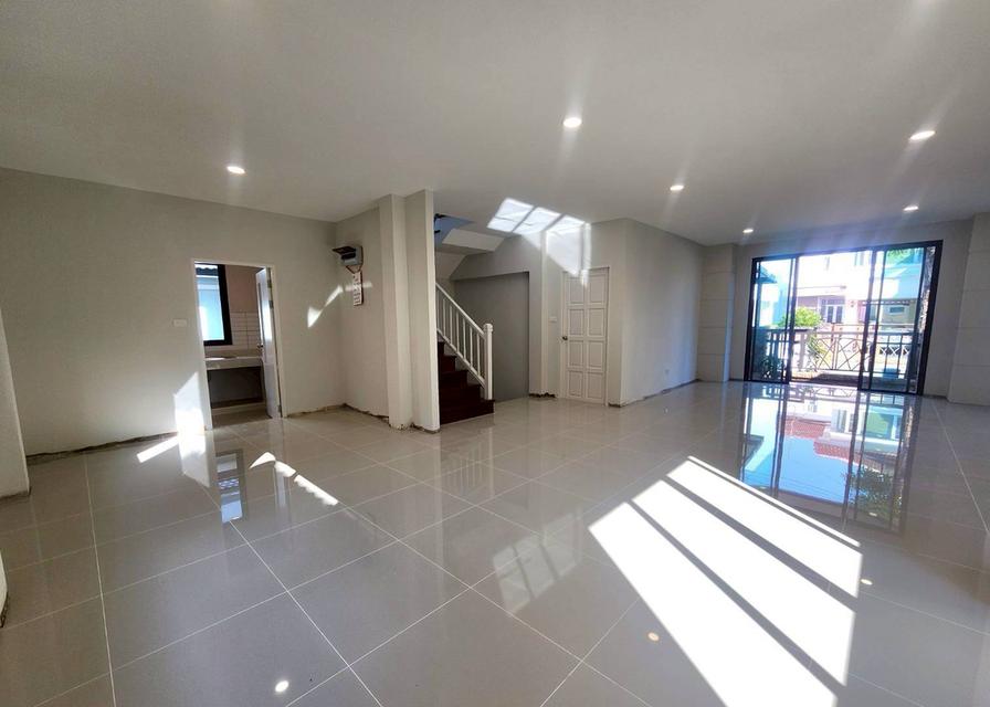 ขายบ้านเดี่ยวมือสองตกแต่งใหม่ โครงการ ธนาสิริ รัตนาธิเบศร์ (Thanasiri Rattanathibet) ใกล้รถไฟฟ้าสายสีม่วงสถานีบางพลู 6