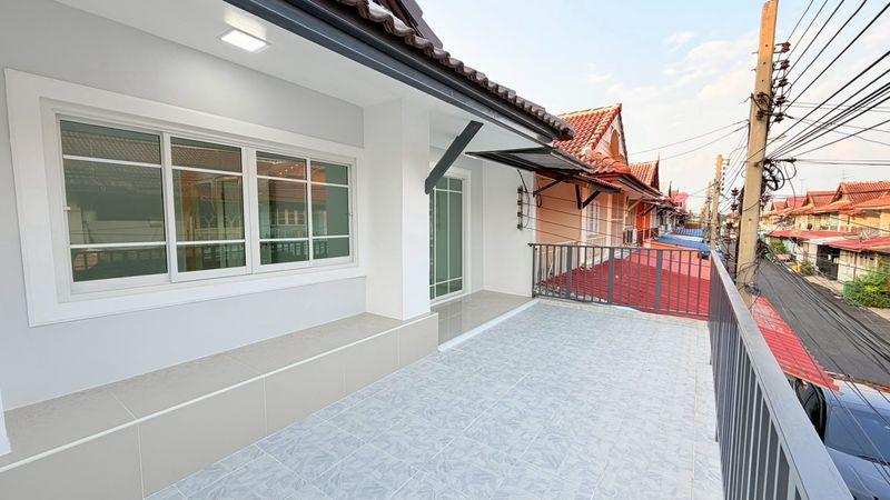 หมู่บ้านพฤกษา3 ถนนวัดลาดปลาดุก บางบัวทองทาวน์เฮาส์ 2 ชั้น ตกแต่งใหม่พร้อมอยู่ มีระเบียงด้านหน้า 19