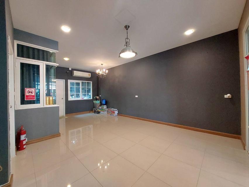 ขาย/ให้เช่าทาวน์โฮม 3 ชั้น โกลเด้นทาวน์ ซ.นวมินทร์ 42 แยก 27 บึงกุ่ม 5 ห้องนอน 4 ห้องน้ำ ต่อเติมครบ คุ้มค่าทุกตารางนิ้ว 8