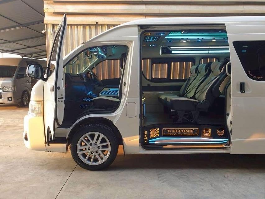 Toyota commuter 2017