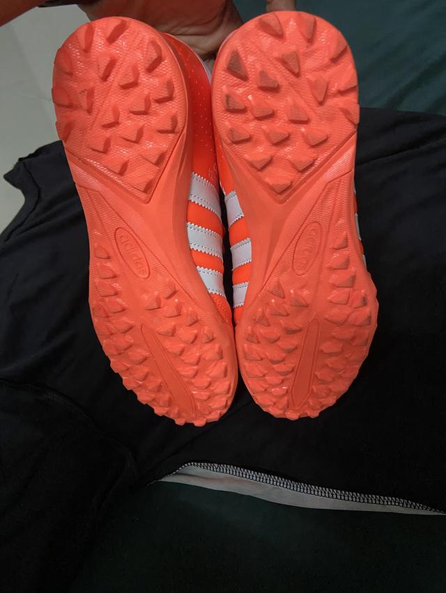 รองเท้าฟุตซอลadidasสีส้ม รูปที่ 3