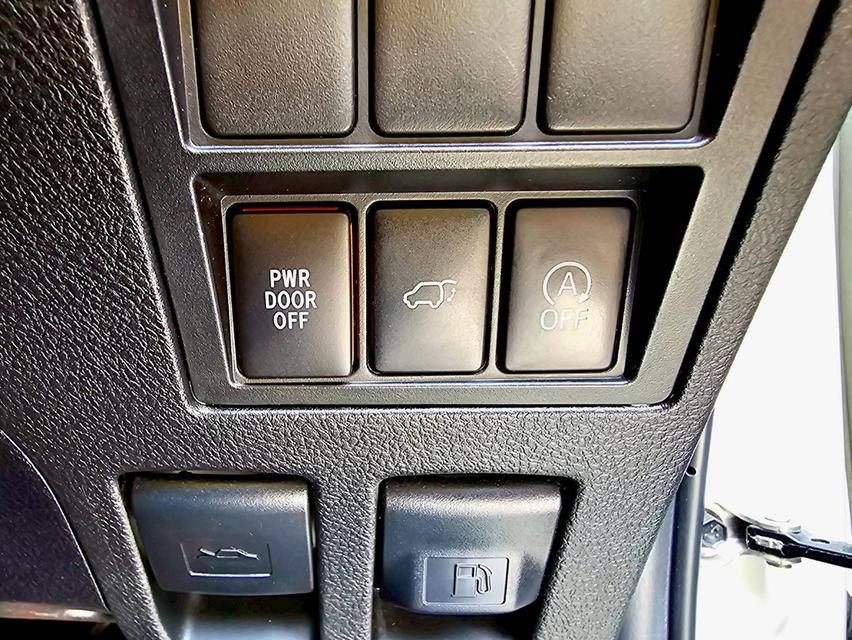 รหัสรถ SEZ372 Toyota Fortuner 2.8 V 4WD เกียร์ ออโต้ ดีเซล สี ขาว-ดำ ปี 2016 17