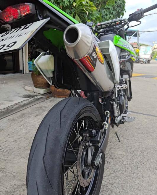 Kawasaki D-Tracker สีเขียว 4