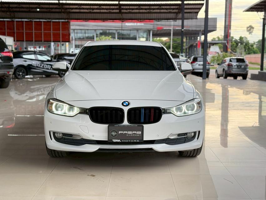 🚘 BMW 320D Modern ปี 2012 สีขาว ดีเซล ประหยัดสุด แรงเต็มพิกัด! 💨 💰 ราคาลดเหลือเพียง 599,000 บาทเท่านั้น!! รูปที่ 2