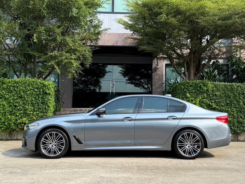 2020 BMW 530 MSPORT ( หน้าจอ ID7 ) รถมือเดียวออกป้ายแดง OPTION พิเศษ ภายนอกสี BLUESTONE ภายในสี NIGHT BLUE EXCLUSIVE รถวิ่งน้อย ประวัติศูนย์ครบ รูปที่ 5