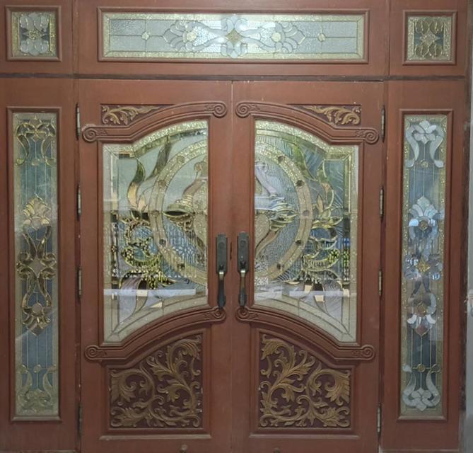ประตูบ้านบานคู่ กระจกลายทอง