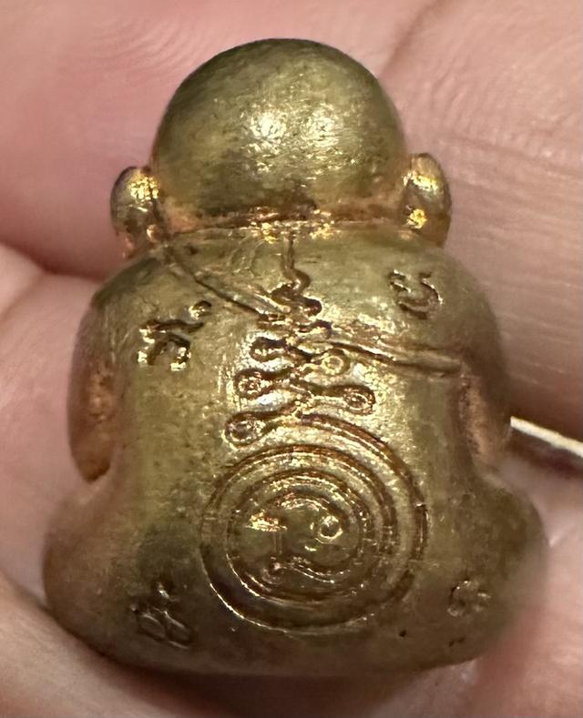 พระปิดตาปุ้มปุ้ย รุ่นแรก รุ่นมหาบารมี 85 เนื้อทองผสม หลวงปู่อินทร์ วัดบัว รูปที่ 2