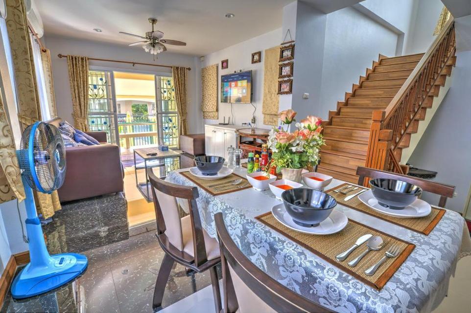 🏡🌟 ให้เช่าบ้านเดี่ยว 2 ชั้นหลังใหญ่ ทำเลดี เดินทางสะดวก ใกล้ร้านสะดวกซื้อ ตลาด และห้างสรรพสินค้า เหมาะสำหรับอยู่อาศัยหรือครอบครัวใหญ่ 9