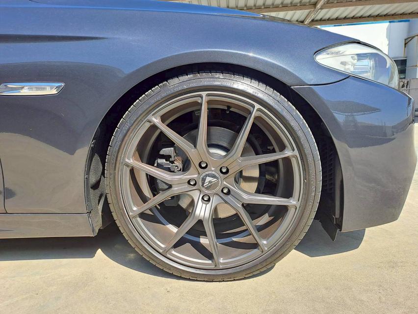 BMW 520d (F10) ปี2011 รถสภาพสวยเดิมๆไม่เคยมีอุบัติเหตุ สีเทา 17