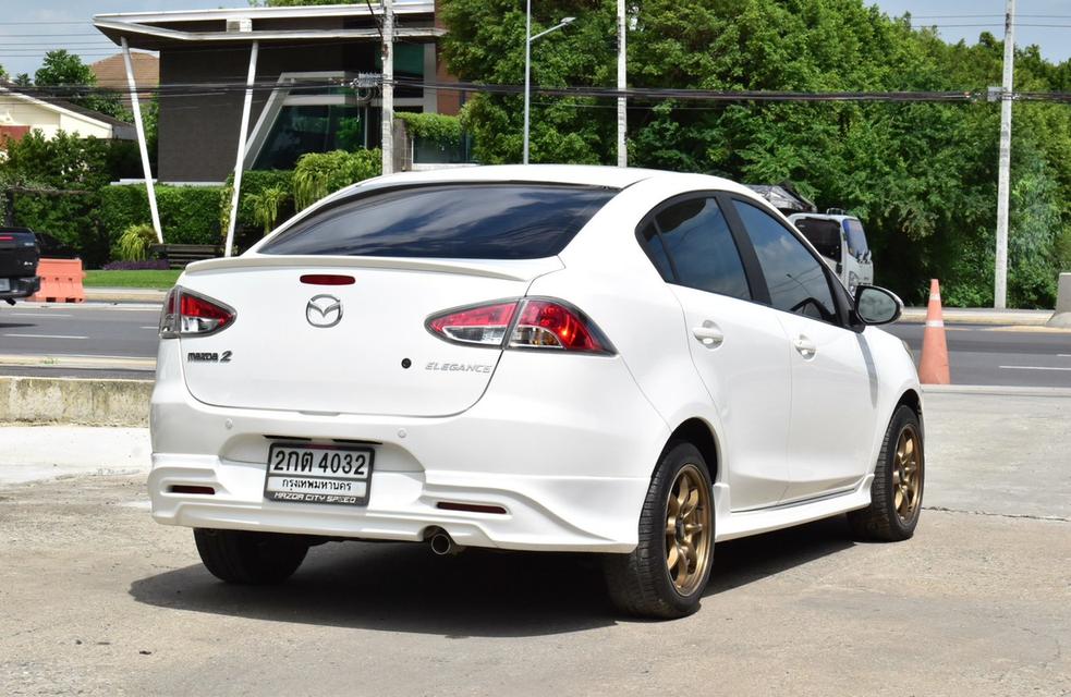 Mazda2 ปี2013 สีขาว เครื่อง1.5 เบนซิน ไมล์แท้ๆ96,000 รูปที่ 3