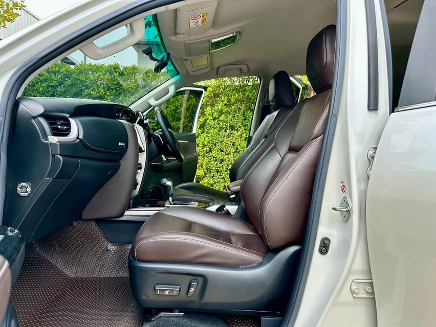 Toyota Fortuner 2.4 Top Sigma4 ดีเซล 4WD Auto ปี 2018 สีขาว เจ้าของดูแลอย่างดี สภาพป้ายแดง 16
