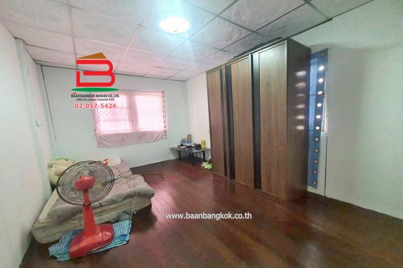 บ้านเดี่ยว หมู่บ้าน ปิ่นเจริญ 1 (ซอยสรณคมน์ 19) เนื้อที่ 30 ตรว. ใกล้สนามบินดอนเมือง ถนนสรงประภา แขวงสีกัน เขตดอนเมือง กรุงเทพฯ 12