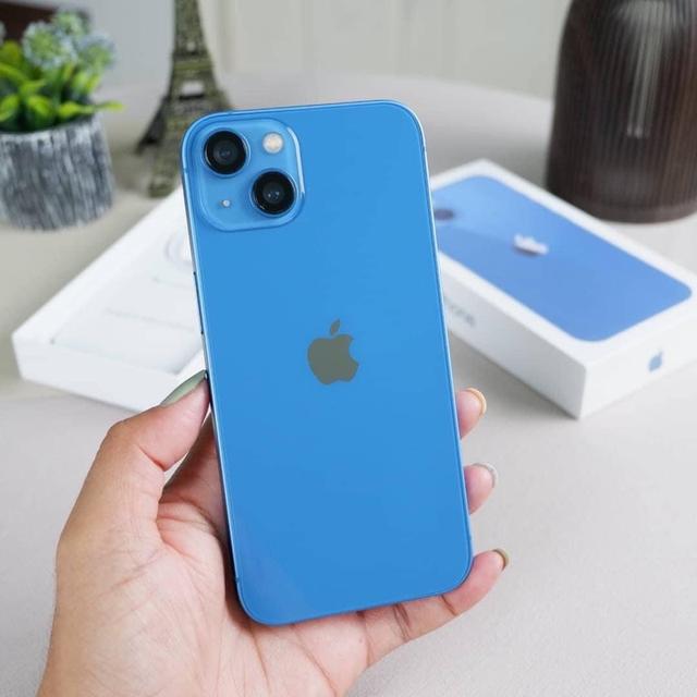 ขาย iPhone 13 เครื่องสีฟ้า