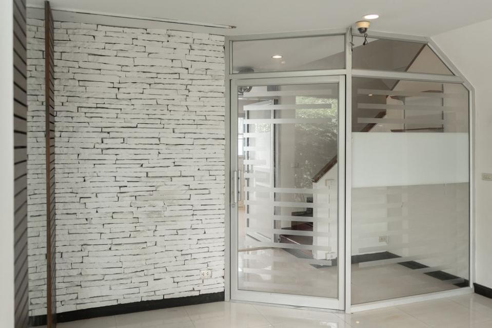 ทาวน์โฮมให้เช่า หมู่บ้านชาลิสา ลาดพร้าววังหิน 34 6ห้องนอน 3