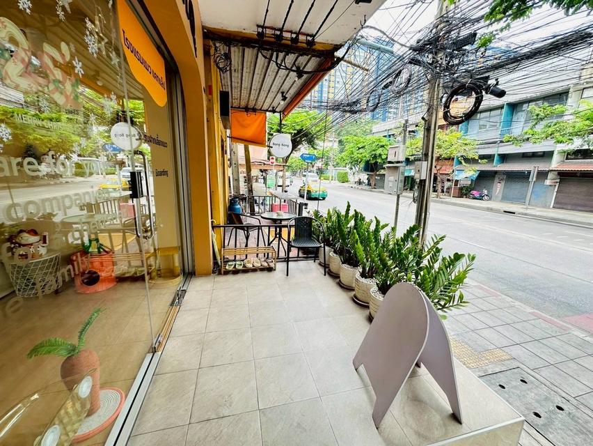 ขายอาคารพานิชย์ 4.5 ชั้น เนื้อที่ 16.6 ตรว. รีโนเวทภายในแล้ว ริมถนนอ่อนนุช 8 ( สุขุมวิท 77 ) 18