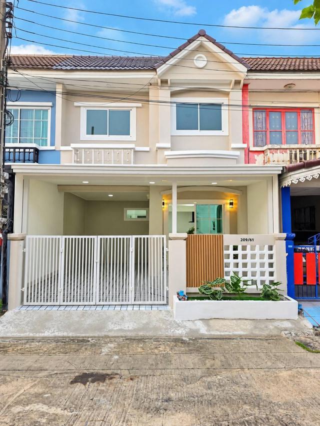 หมู่บ้านบุศรินทร์ บ้านกล้วย-ไทรน้อยทาวน์เฮาส์ 2 ชั้น โครงการ L&H ใกล้ถนนกาญจนาภิเษก 1