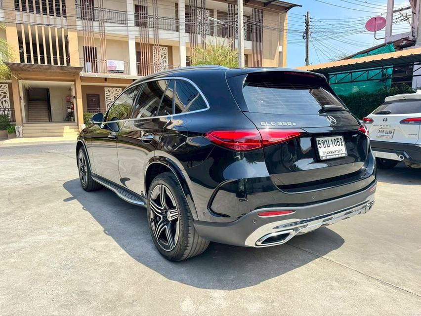 Mercedes-Benz GLC 350e 4MATIC AMG Dynamic (W254) ปี 2023 จด 2024 สีดำ รูปที่ 3