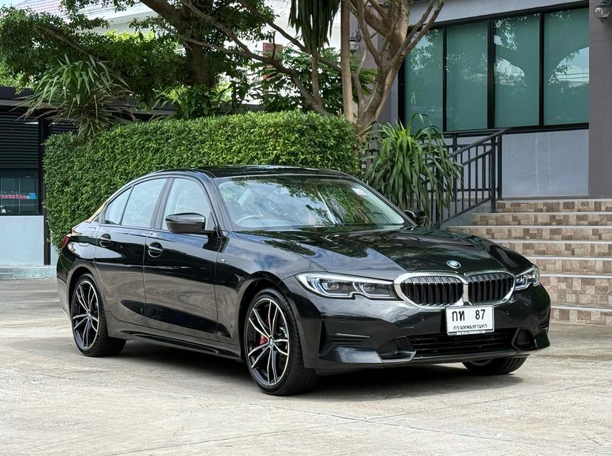 2020 BMW 320D G20 รถมือเดียวออกป้ายแดง รถวิ่งน้อยเพียง 90,000 กม เข้าศูนย์ทุกระยะ รถไม่เคยมีอุบัติเหตุครับ